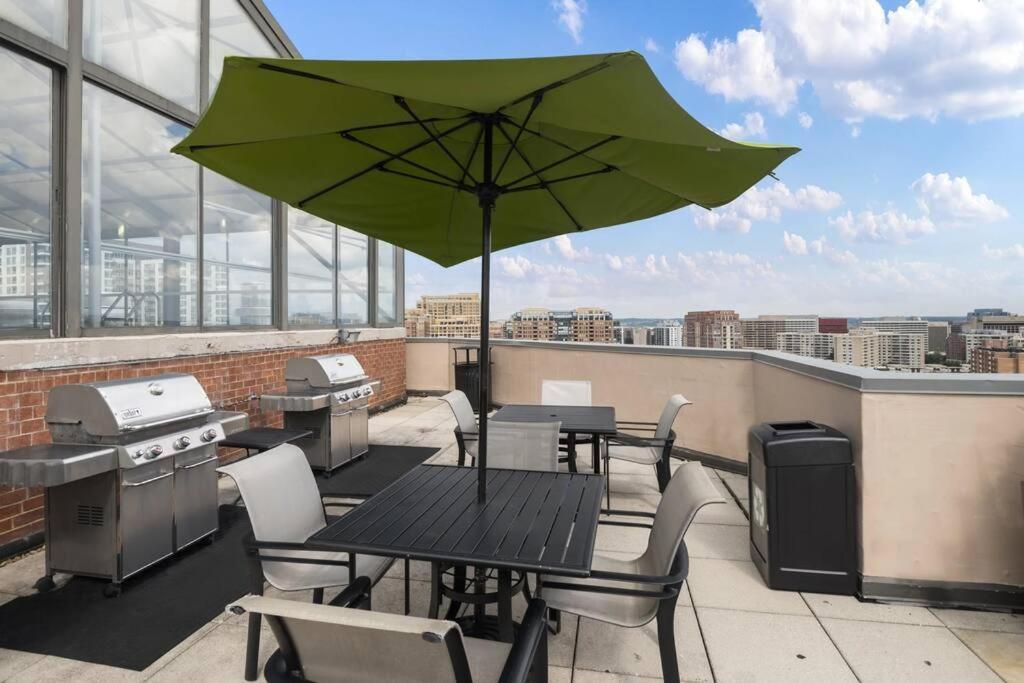 Incredible Apartment With Rooftop In Pentagon City อาร์ลิงตัน ภายนอก รูปภาพ